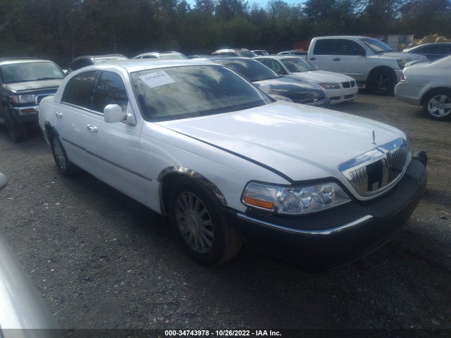 Lincoln Town Car Signature 2004 1LNHM81W74Y609520 главное изображение