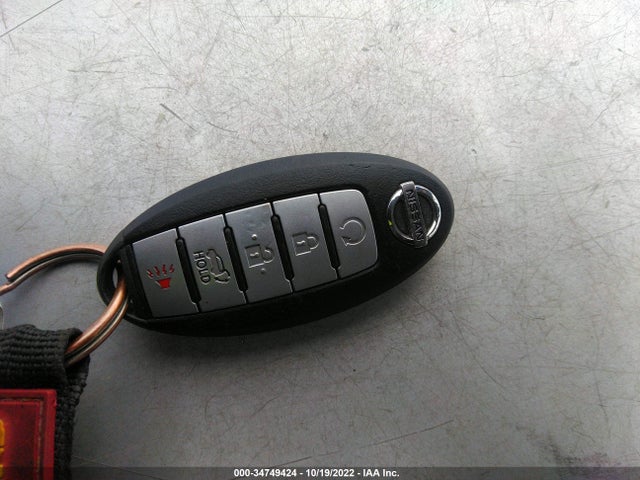 2018 NISSAN ROGUE SV VIN: KNMAT2MV7JP540323