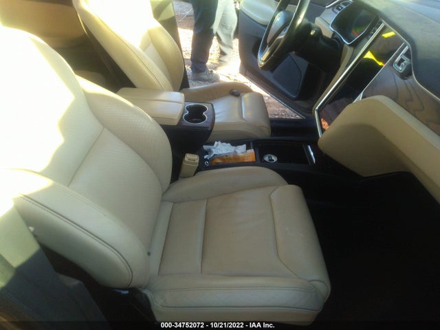 2016 Tesla Model X, VIN: 5YJXCBE45GF000374