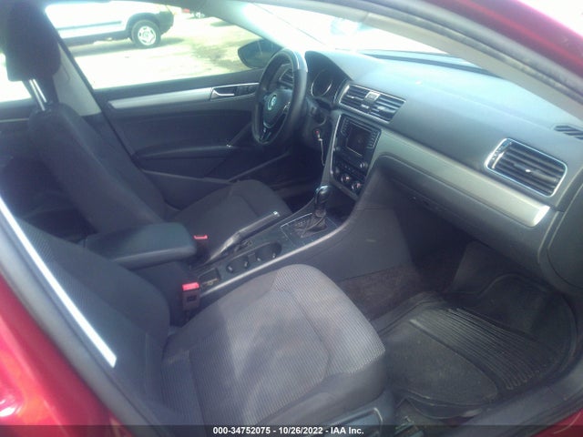 1VWAA7A37JC049972 Volkswagen Passat 2.0t S