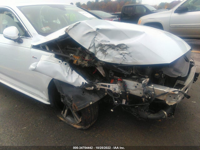 2017 Audi A4, VIN: WAUENAF44HN035630