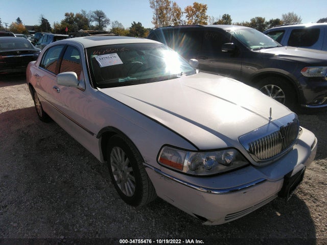 Lincoln Town Car Signature 2003 1LNHM82W13Y638217 main image
