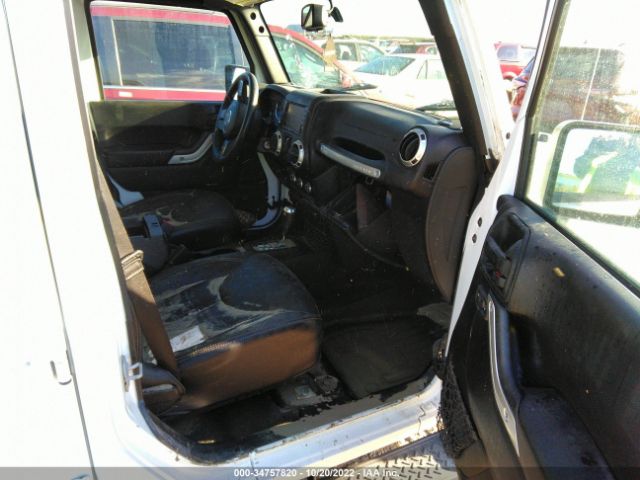 1C4HJWEG5GL199256 Jeep Wrangler Unlimited Sahara