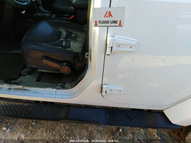 1C4HJWEG5GL199256 Jeep Wrangler Unlimited Sahara