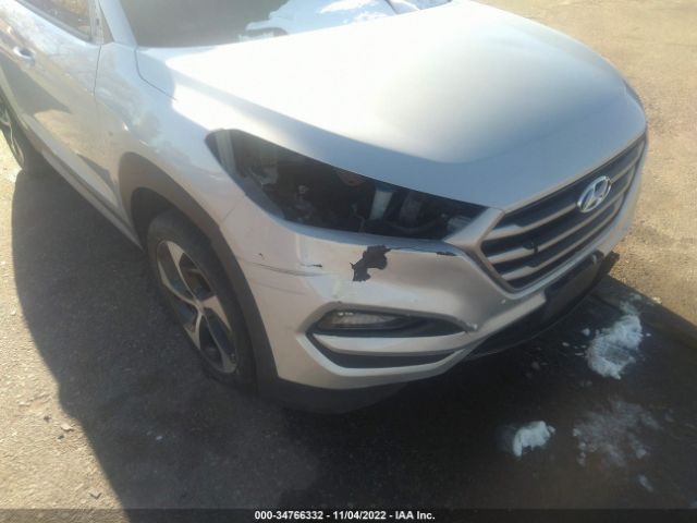KM8J3CA22HU582650 Hyundai Tucson Sport