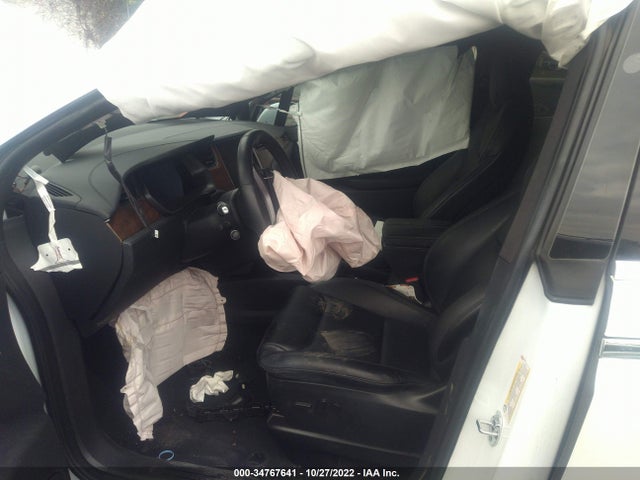 2020 Tesla Model X, VIN: 5YJXCDE25LF238049