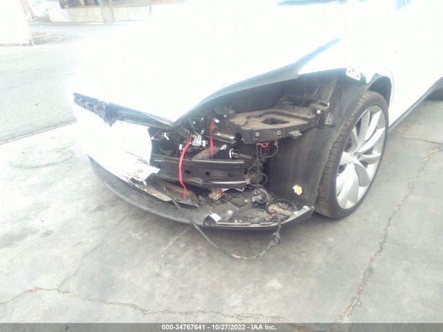 2020 Tesla Model X, VIN: 5YJXCDE25LF238049