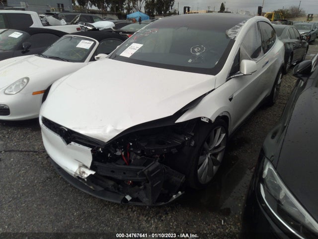 2020 Tesla Model X, VIN: 5YJXCDE25LF238049