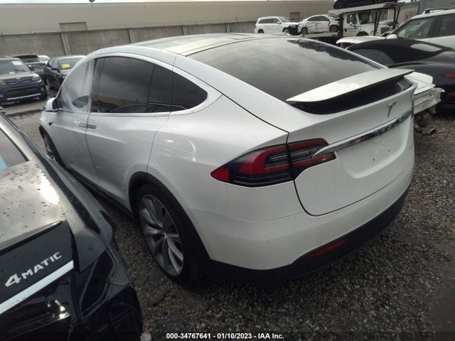 2020 Tesla Model X, VIN: 5YJXCDE25LF238049