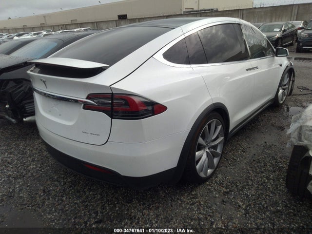 2020 Tesla Model X, VIN: 5YJXCDE25LF238049