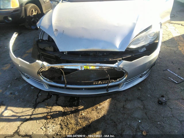 2015 Tesla Model S, VIN: 5YJSA1E23FF118947