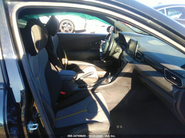 2021 Hyundai Veloster, VIN: KMHTH6AB2MU032340