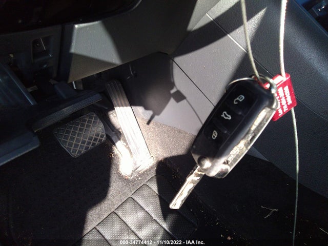 WVGAV7AX9HK004473 Volkswagen TIGUAN