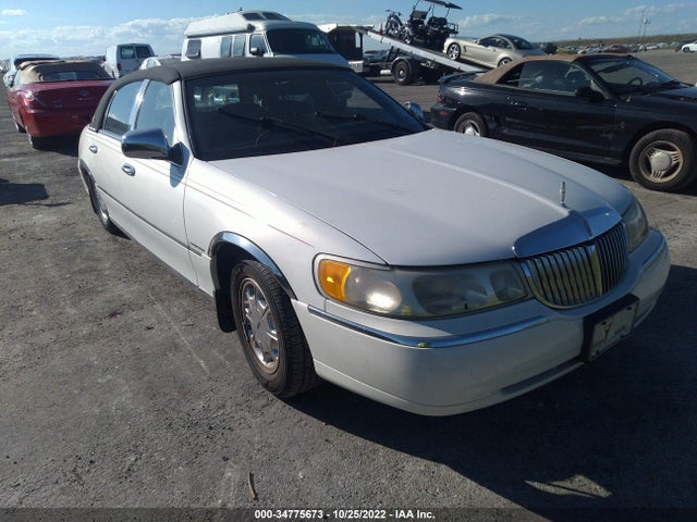 Lincoln Town Car Signature 1998 1LNFM82W0WY614650 main image