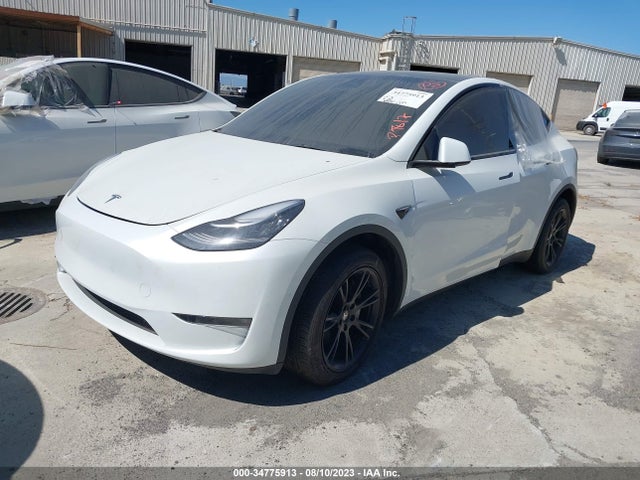 Tesla Model Y Long Range 2021 5YJYGDEE2MF214912 Image 2