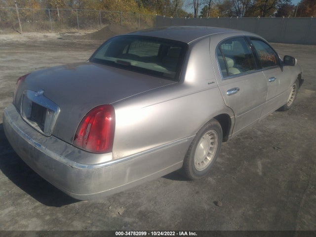 Lincoln Town Car Executive 2000 1LNHM81W3YY787821 Image 5