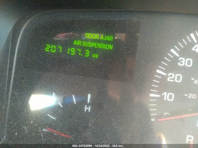 Lincoln Town Car Executive 2000 1LNHM81W3YY787821 Image 8