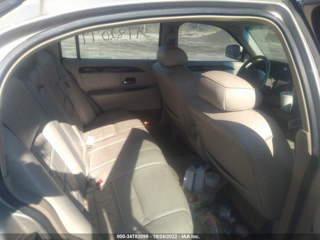 Lincoln Town Car Executive 2000 1LNHM81W3YY787821 Image 9