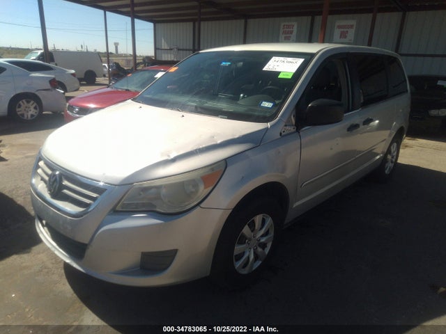 Volkswagen Routan S 2010 2V4RW4D1XAR324537 Image 2