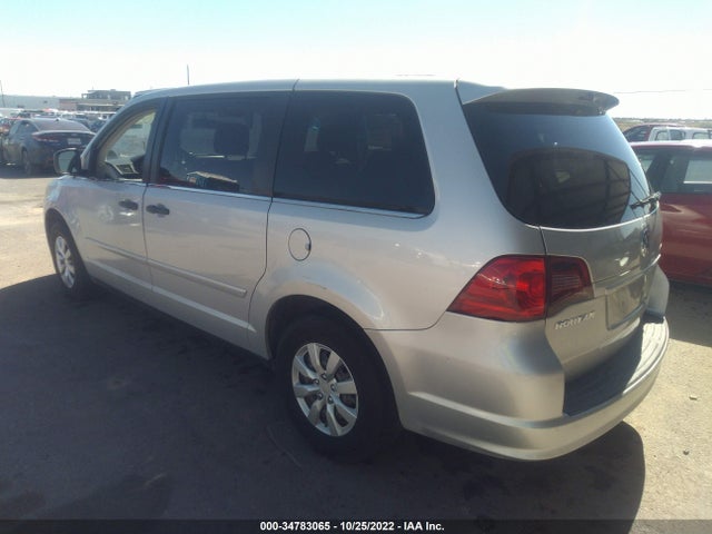 Volkswagen Routan S 2010 2V4RW4D1XAR324537 Image 4