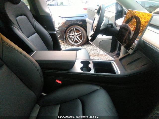 Tesla Model Y Long Range 2022 7SAYGAEE4NF532162 Image 5