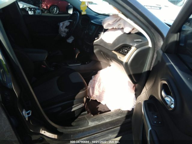 1C4PJLCB2JD595597 Jeep Cherokee Latitude