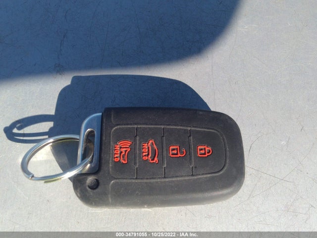 2012 HYUNDAI SONATA 2.4L SE VIN: 5NPEC4AC1CH427952