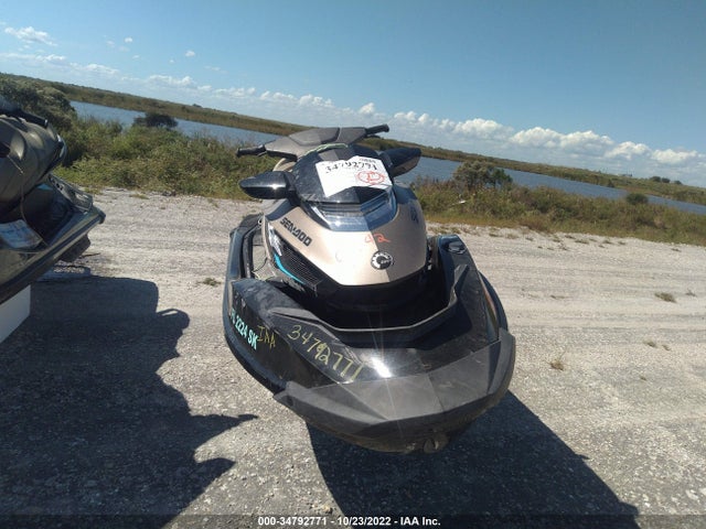 2017 SEADOO GTX 260 VIN: YDV00826C717