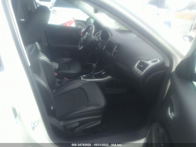 3C4NJCBBXJT468745 Jeep Compass Latitude