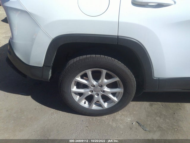 2016 Jeep Cherokee, VIN: 1C4PJLCB7GW329585