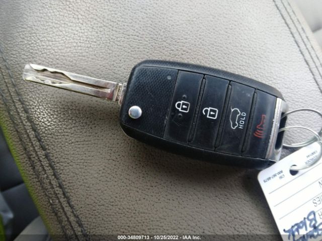 KNDPMCAC7H7196745 KIA Sportage Lx