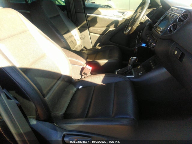WVGAV7AX0GW614141 Volkswagen Tiguan R-line