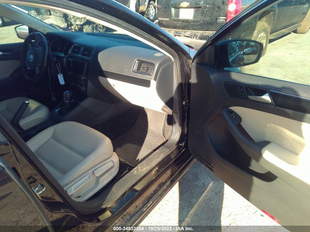 3VWL17AJ4HM227143 Volkswagen Jetta 1.8t Sel