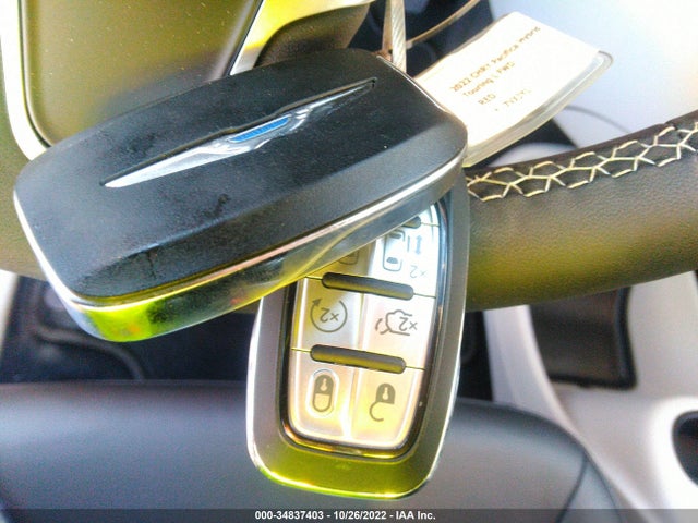 2022 Chrysler Pacifica Hybrid, VIN: 2C4RC1L72NR137094