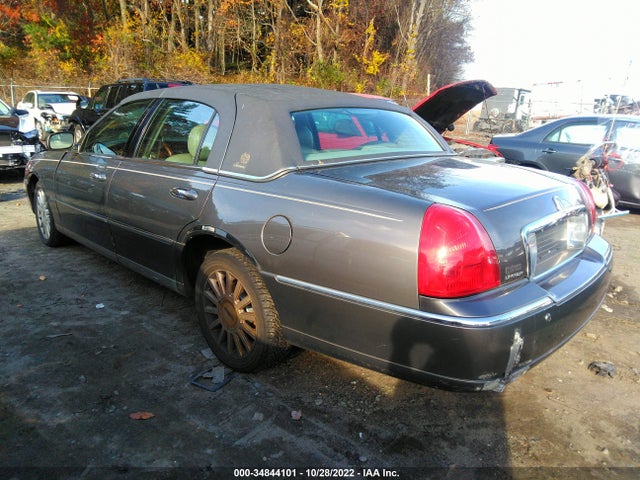 Lincoln Town Car 2003 1LNHM82W83Y608020 Image 4