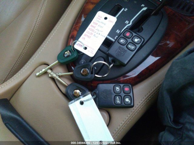 SAJGX2742VC017145 Jaguar XK8