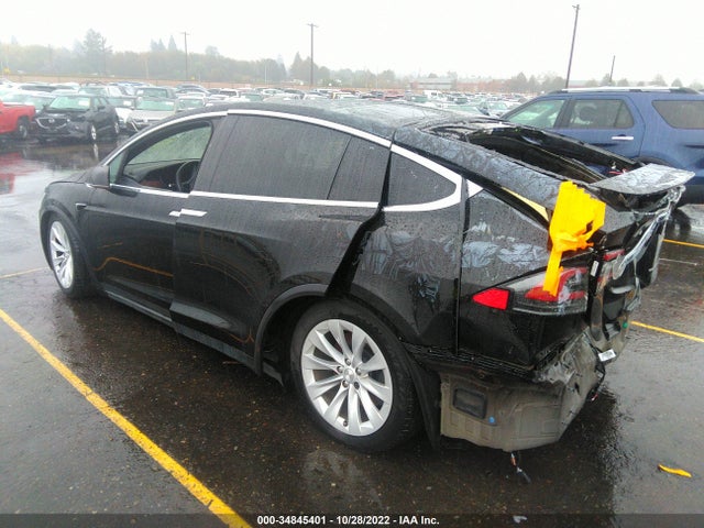 2020 Tesla Model X, VIN: 5YJXCDE29LF261141