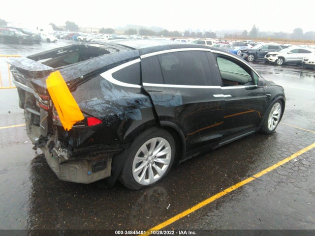 2020 Tesla Model X, VIN: 5YJXCDE29LF261141