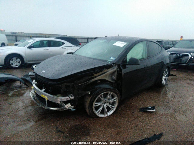 Tesla Model Y Long Range 2021 5YJYGDEE8MF305053 Image 2