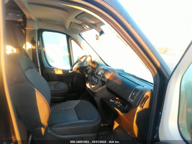 3C6TRVDG9JE151832 RAM Promaster Cargo Van
