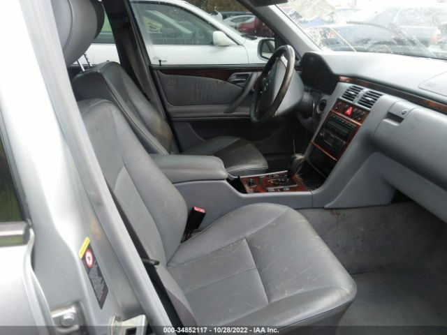 2002 MERCEDES-BENZ E-CLASS WDBJF82J12X065133 Photo 4