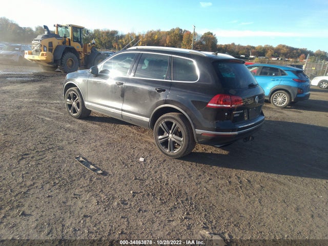 2017 Volkswagen Touareg, VIN: WVGRF7BP2HD001174