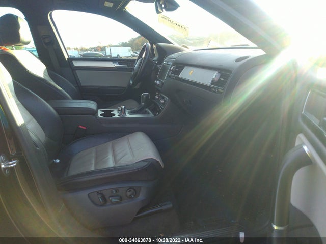 2017 Volkswagen Touareg, VIN: WVGRF7BP2HD001174