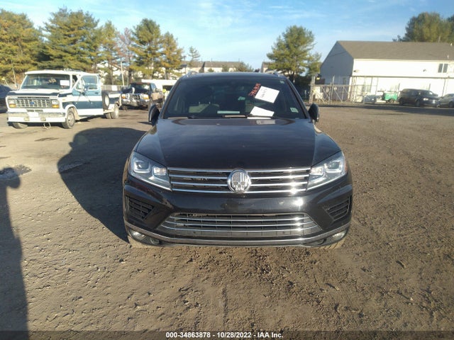 2017 Volkswagen Touareg, VIN: WVGRF7BP2HD001174