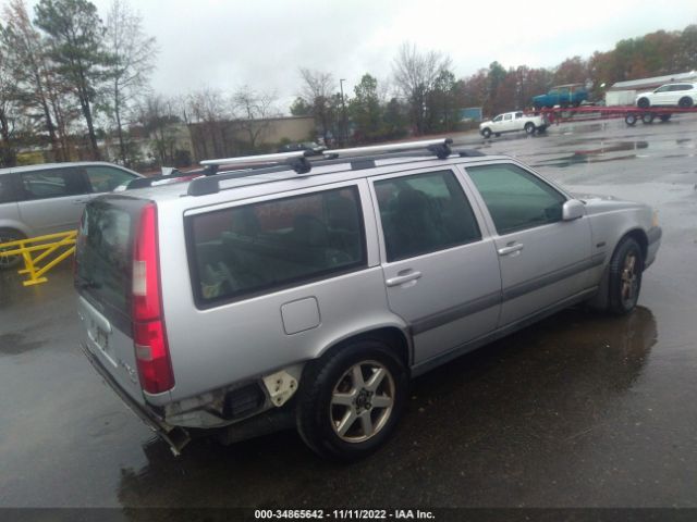 YV1LZ5642W2511422 Volvo V70