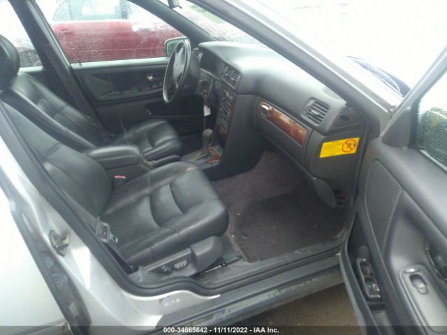 YV1LZ5642W2511422 Volvo V70