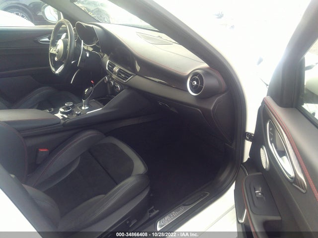 2017 Alfa Romeo Giulia, VIN: ZARFAEAV5H7543612
