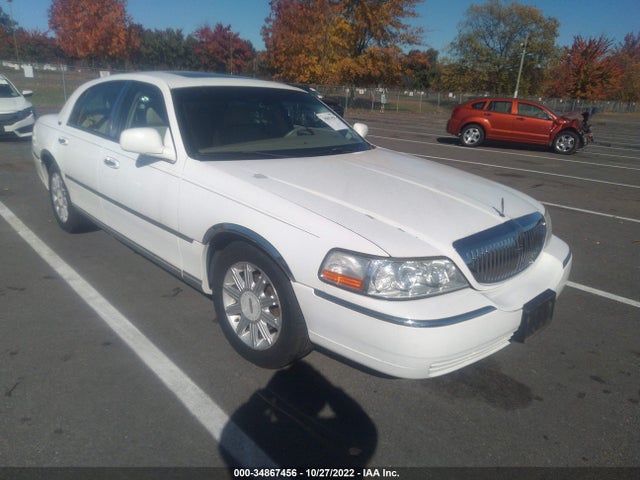 Lincoln Town Car Signature Limited 2007 1LNHM82V97Y635790 головне зображення