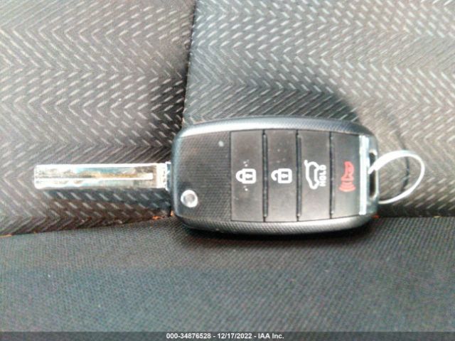 KNDPMCAC3H7295000 KIA Sportage Lx