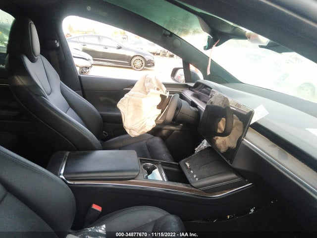 2022 Tesla Model X, VIN: 7SAXCBE57NF333104